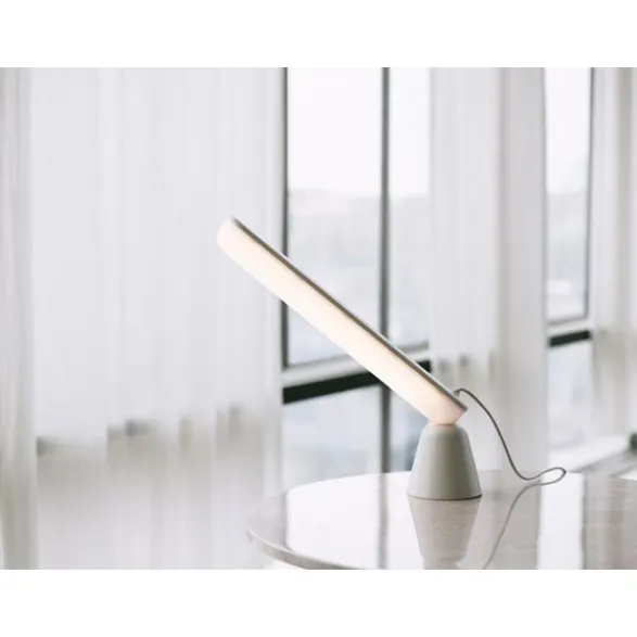 Normann Copenhagen Acrobat bordslampa, sand