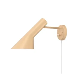 Louis Poulsen AJ Vägglampa, warm sand