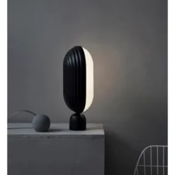 Le Klint ARC bordslampa, vit/svart 40cm