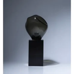 Nöjdh Design Bordlampa Glöd Svart Granit och munblåst glas