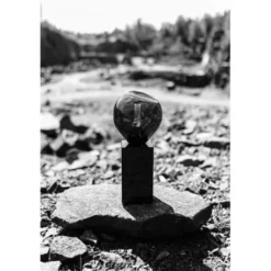 Nöjdh Design Bordlampa Glöd Svart Granit och munblåst glas