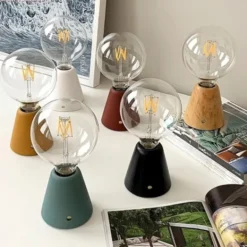Creative cables Bärbar och uppladdningsbar LED-lampa Vit