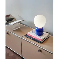 Belid Buddy bordslampa Ultramarine Blue/opal glass