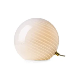 Halo Design Candy Bordslampa Ø20 Opal