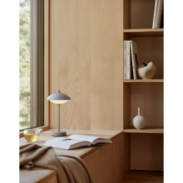 Fritz Hansen Clam Portabel bordslampa Nine Grey