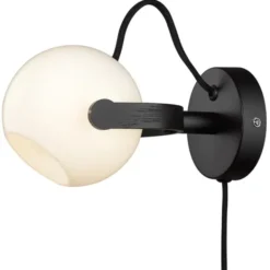 Halo Design D.C vägglampa, opal/svart