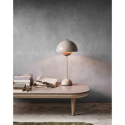 &tradition Flowerpot VP3 bordslampa, grå/beige 50cm