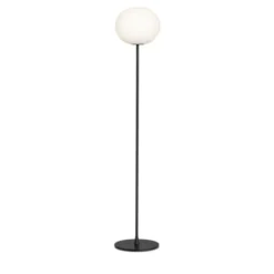 FLOS GLO-BALL F2 golvlampa, Svart/Opalglas 175cm