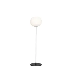 FLOS GLO-BALL F1 golvlampa, Svart/Opalgals 135cm