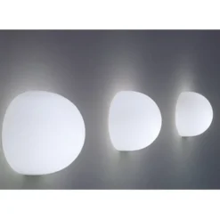 FLOS Glo-ball vägglampa, opalglas Ø33