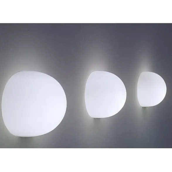 FLOS Glo-ball vägglampa, opalglas Ø33