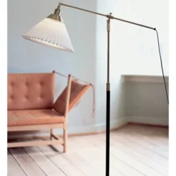 Le Klint 349 golvlampa, svart/mässing