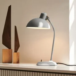Fritz Hansen Kaiser idell bordslampa, Easy grey/brass 43cm