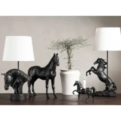 A Lot Decoration Lampa Häst Stegrande, svart