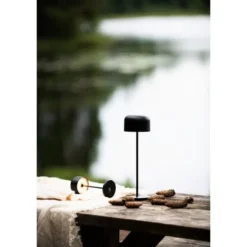Konstsmide Lille bordslampa usb 2200K/2700K dimbar Svart