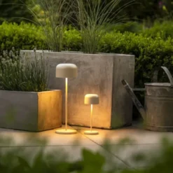 Konstsmide Lille mini bordslampa usb 2200K/2700K dimbar Sand
