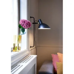 Halo Design Metropole Grande vägglampa, svart