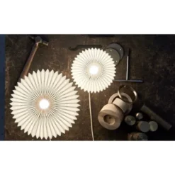 Le Klint Model 375 bordslampa medium, vit/ek