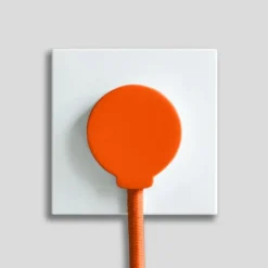 lampsladdar.se Orange väggkontakt, sidoingång, jordad