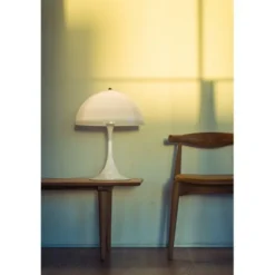 Louis Poulsen Panthella Bordslampa, Vit opal