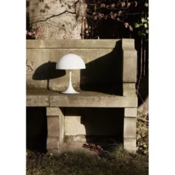 Louis Poulsen Panthella 250 portabelbordslampa, opal