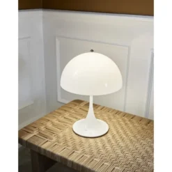 Louis Poulsen Panthella 250 portabelbordslampa, opal