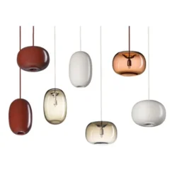 Örsjö Belysning Pebble Långsträckt takpendel, oxblod/metall 16cm
