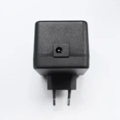 Elflugan Plugin trafo rund ingång, svart