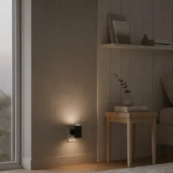 Unison Plug 'n spot vägglampa black