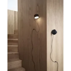 Muuto POST vägglampa, svart