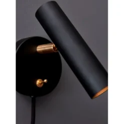 Belid Slender vägglampa svart struktur /mässing