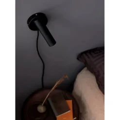 Belid Slender vägglampa svart struktur /mässing