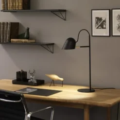 Örsjö Belysning Streck bordslampa, vit/mässing