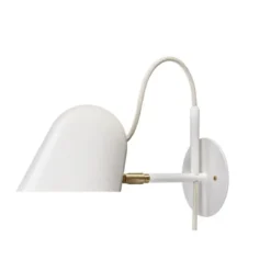 Örsjö Belysning Streck vägglampa med kabel, Vit/mässing
