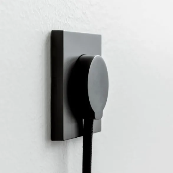 lampsladdar.se Svart väggkontakt, sidoingång, jordad