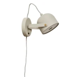 Co Bankeryd Svejk 13 vägglampa, beige