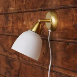 Superliving Urban Short Wall Lamp , Brused Brass / Opal
