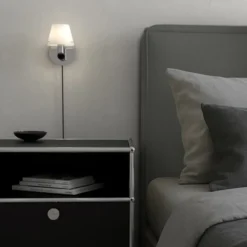 Herstal Vägglampa Gil krom/opal glas